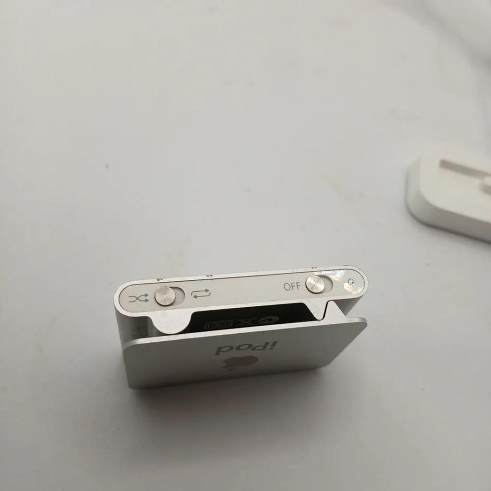 Apple iPod Shuffle 2nd Gen A1204 Silver / Gray -  MP3 Player Vintage  Untested - Picture 7 of 12